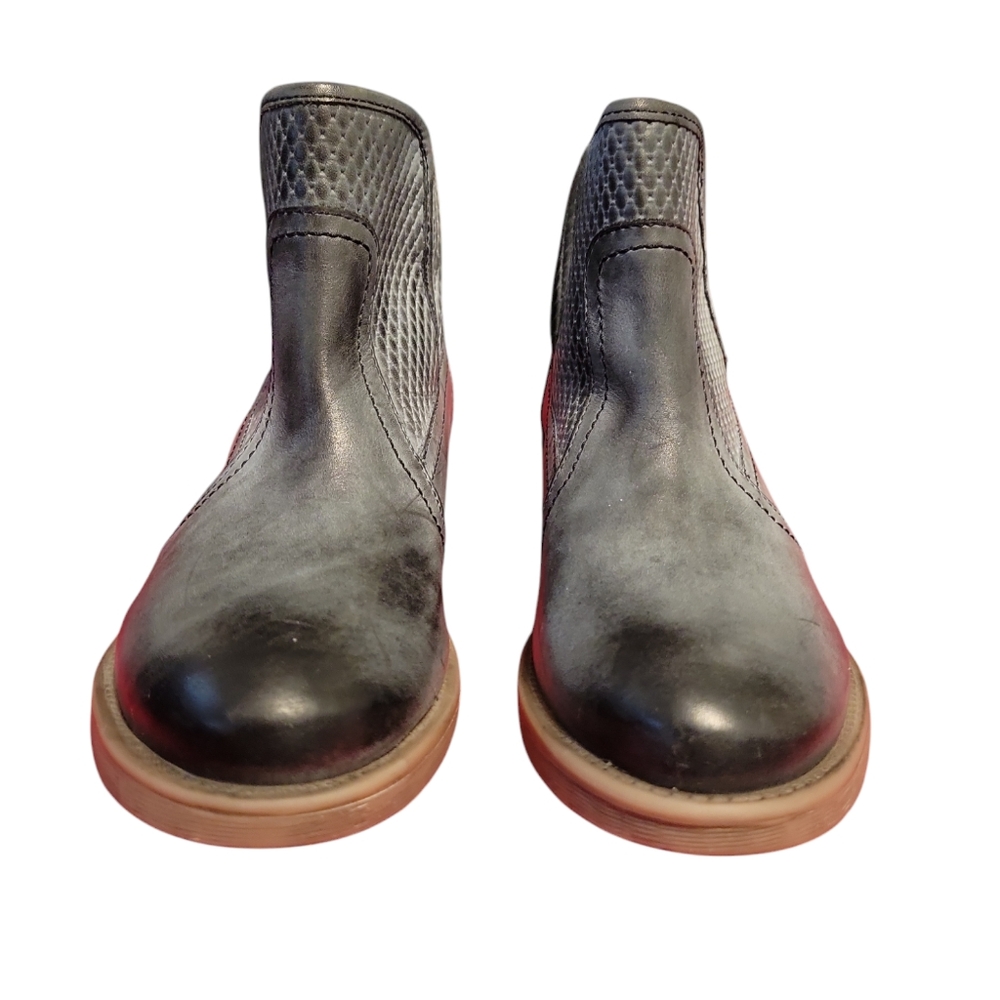 Roan Gossip Ankle Boots with Chelsea Design and Quilted Texture Size 7